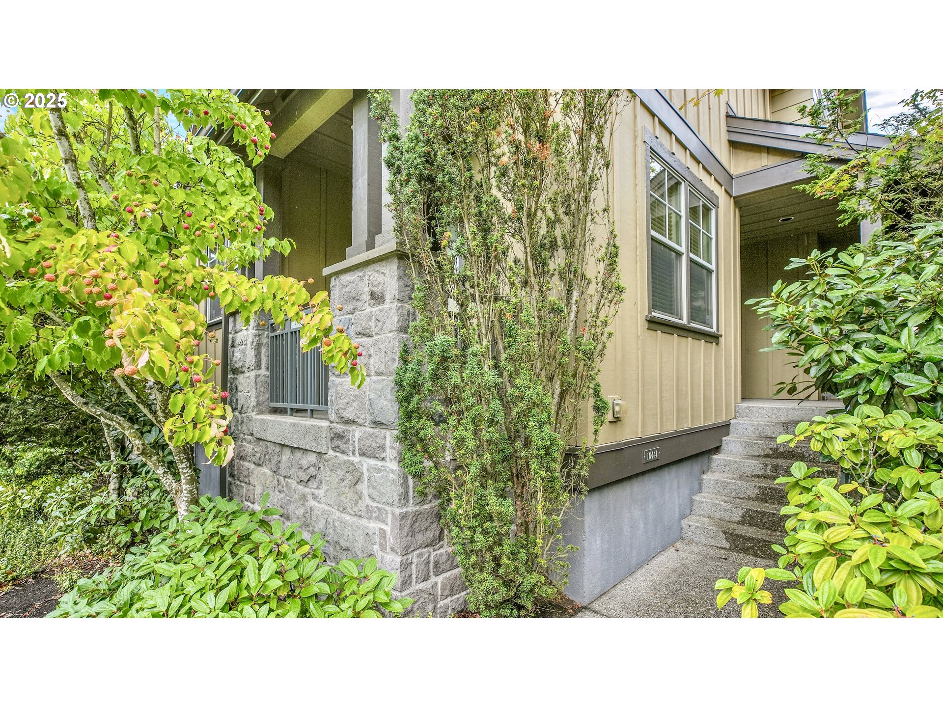 10441 Southwest Windwood Way Portland, OR 97225 - Photo 4 of 48