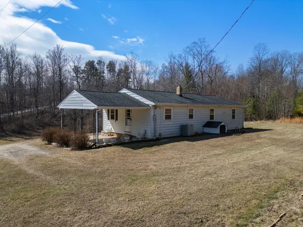 $154,900 | 137 Sunnybrook Circle, Bassett, VA 24055