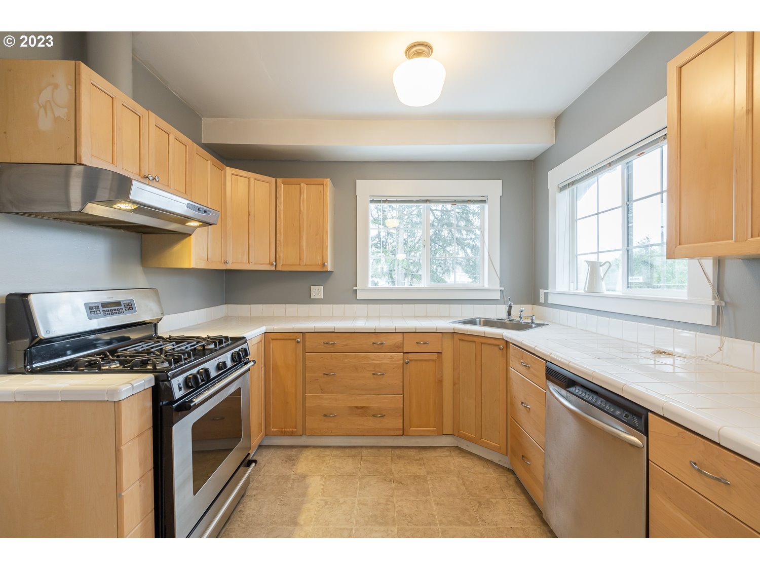 2739 Southwest Spring Garden Street Portland, OR 97219 - Photo 11 of 22 Gallery Image 11