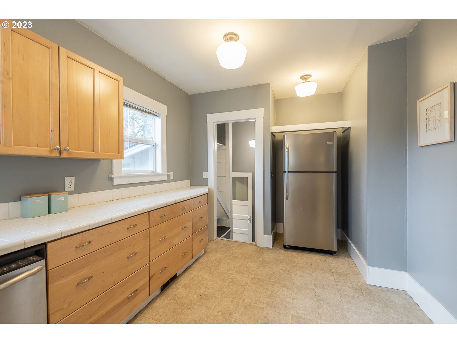 2739 Southwest Spring Garden Street Portland, OR 97219 - Photo 12 of 22 Gallery Image 12