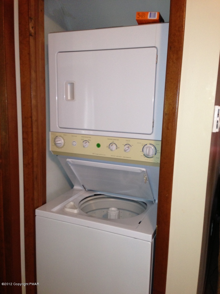 1237 Salisbury Road Bushkill, PA 18324 - Photo 6 of 11 a utility room with dryer and washer