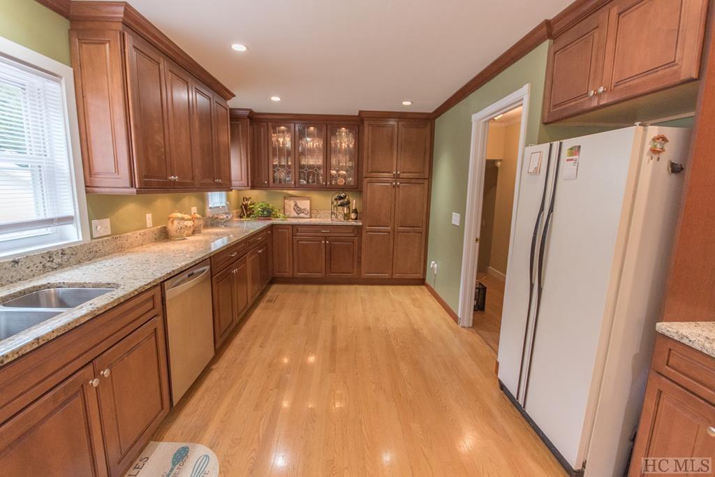 4525 Tessentee Road Franklin, NC 28734 - Photo 16 of 72 Gallery Image 16