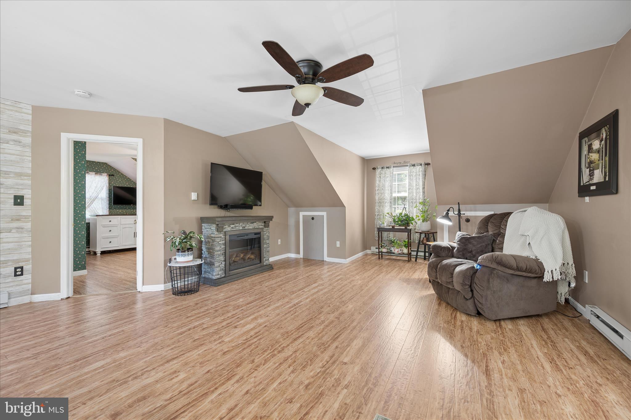 8354 Mountain Laurel Road Boonsboro, MD 21713 - Photo 35 of 91 Living Room