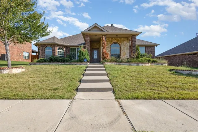 $300,000 | 908 Lincoln Drive, Royse City, TX 75189