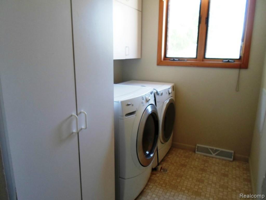 6431 Mayfair Road Utica, MI 48317 - Photo 10 of 18 Laundry.jpg