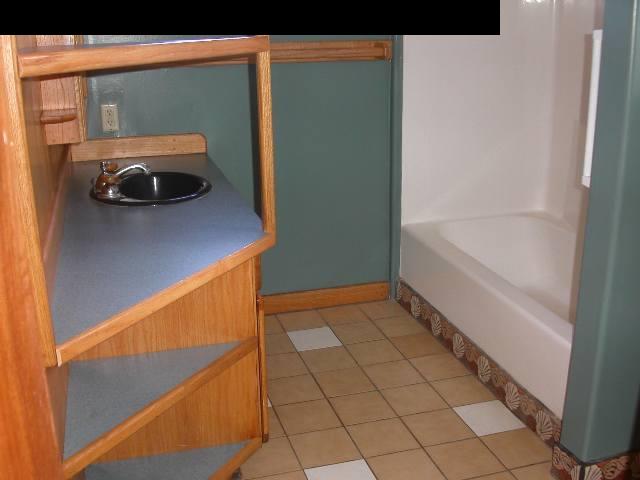 980 Haiku Road Haiku, HI 96708 - Photo 8 of 13 a bathroom with a shower