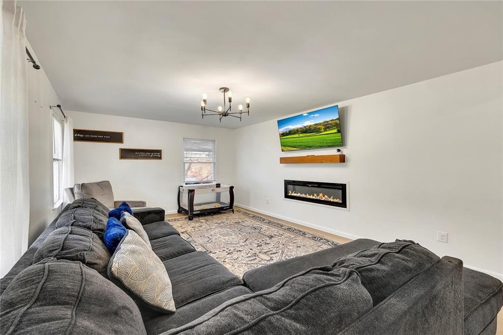 2328 Carnes Road Jonesboro, GA 30236 - Photo 6 of 36 a living room with furniture and a lamp