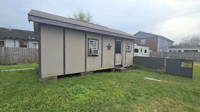 $70,000 | 2418 Hill Avenue, Dickinson, TX 77539