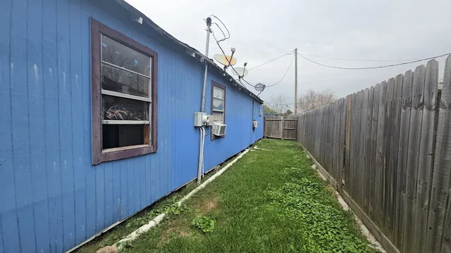 a view of a pathway of a wooden building