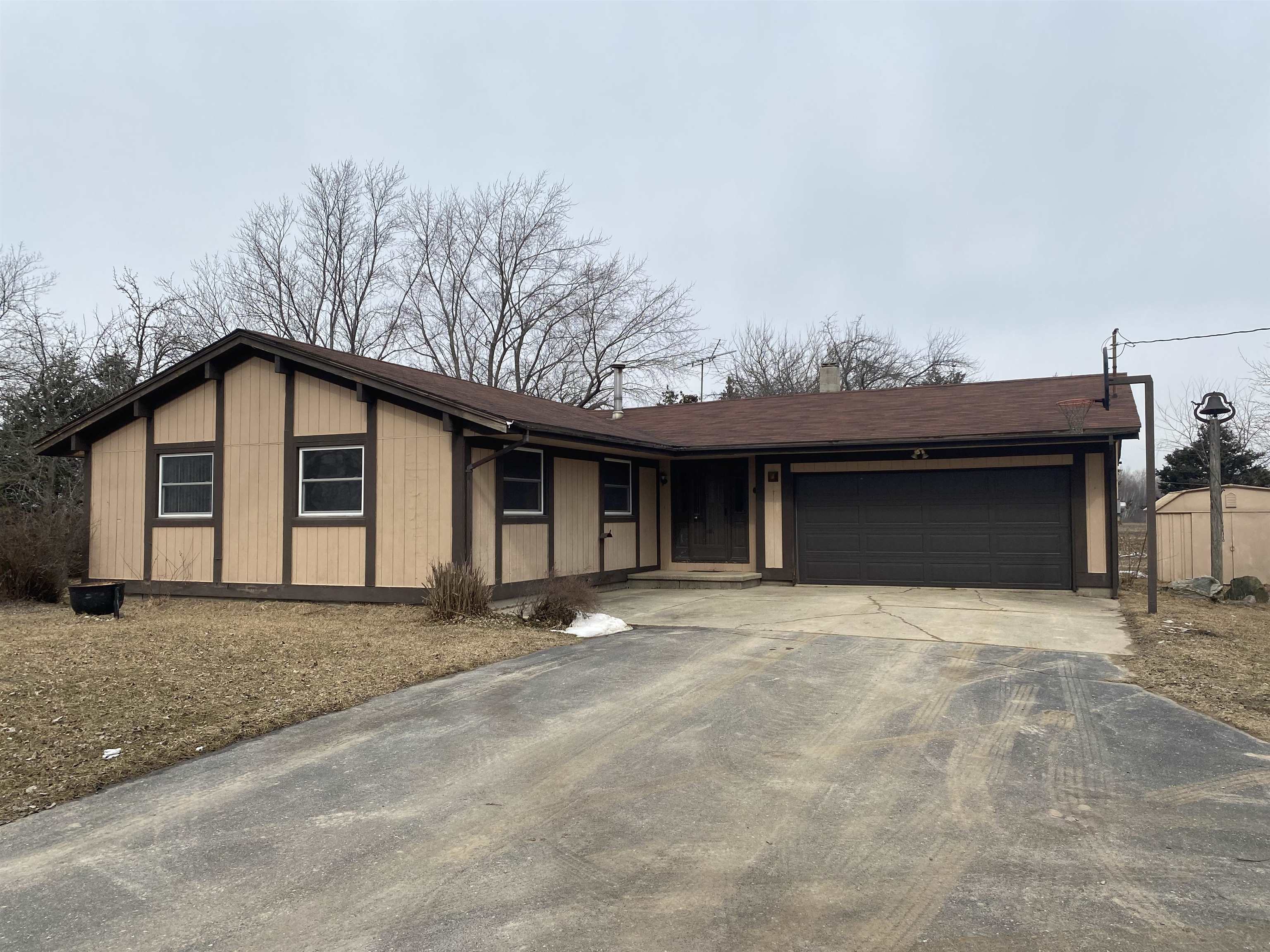 10501 East Millbrook Road Shepherd, MI 48883 - Photo 2 of 31 1897563-1.JPG