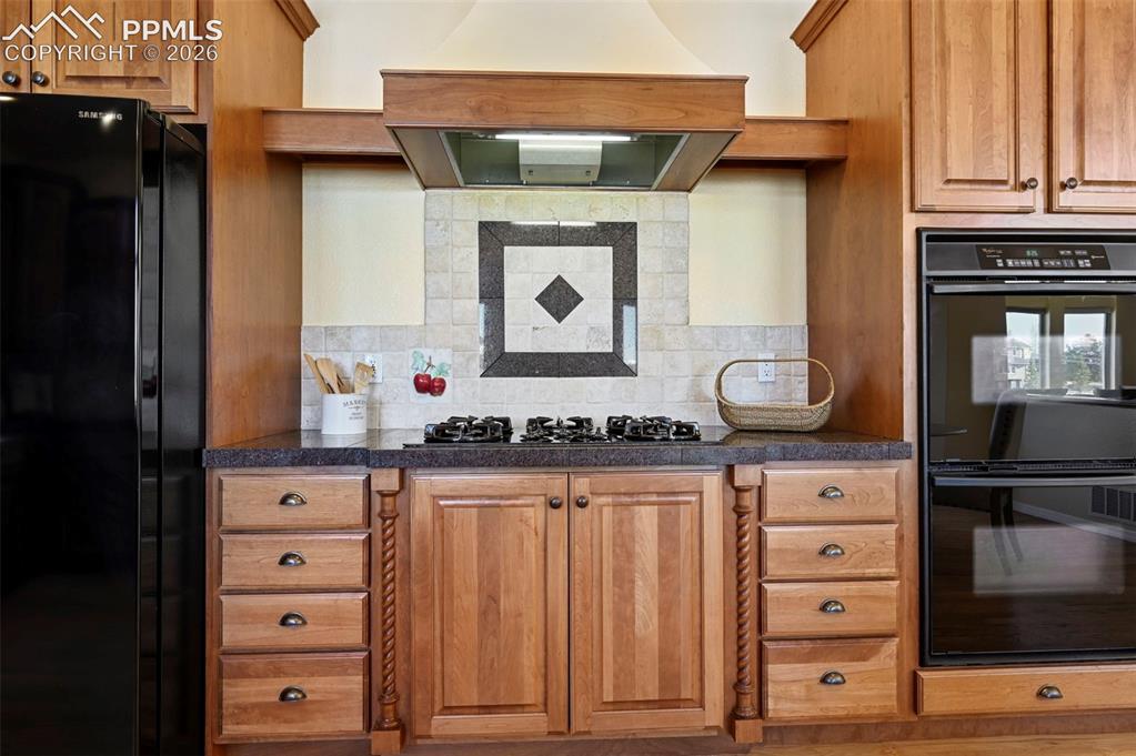19610 Rathbone Circle Monument, CO 80132 - Photo 17 of 41 a kitchen with granite countertop a stove and a refrigerator