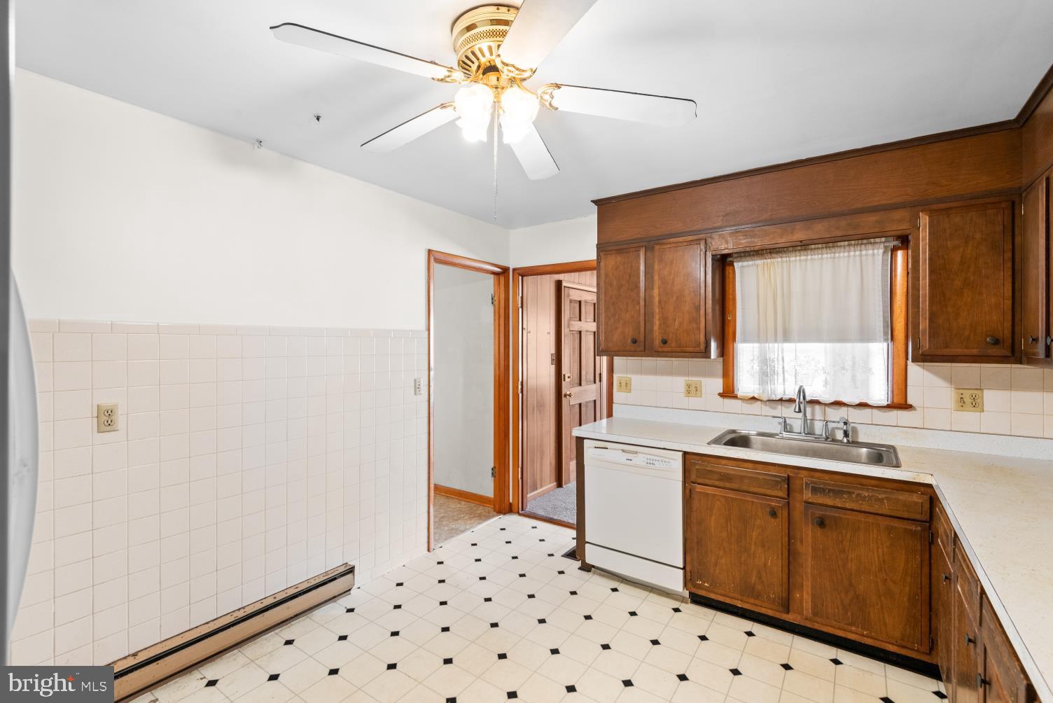 304 2nd Street Colonial Beach, VA 22443 - Photo 11 of 37