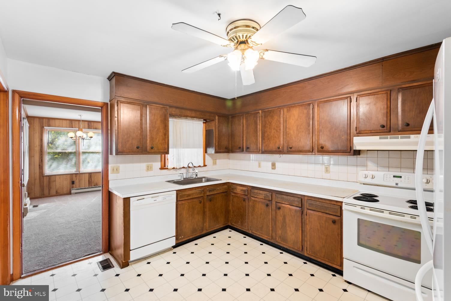 304 2nd Street Colonial Beach, VA 22443 - Photo 9 of 37