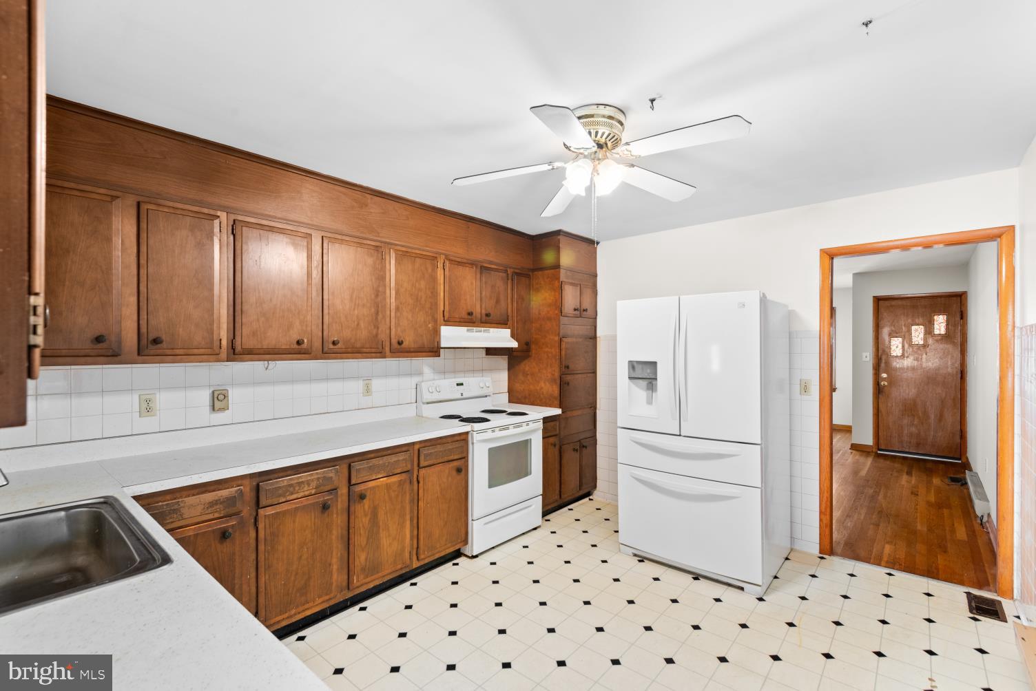 304 2nd Street Colonial Beach, VA 22443 - Photo 10 of 37