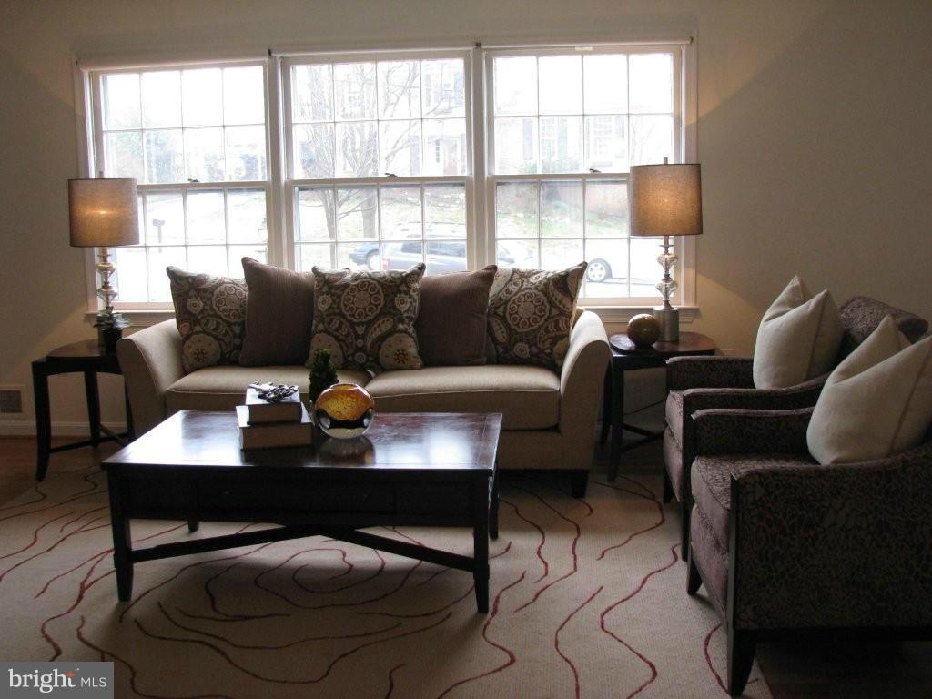 1381 Kimblewick Road Potomac, MD 20854 - Photo 5 of 25 Living Room
