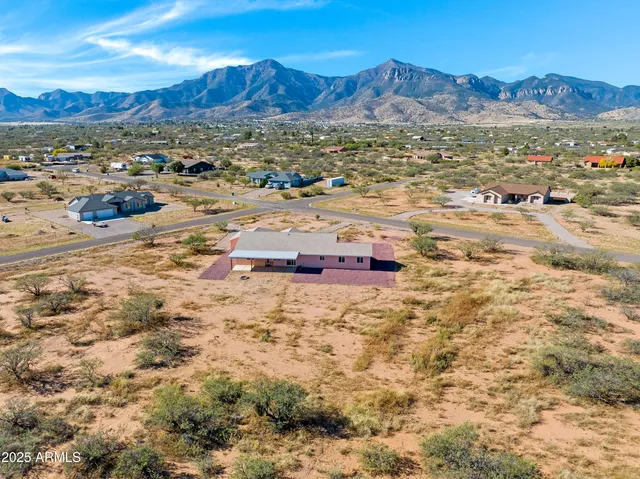 a view of an outdoor space