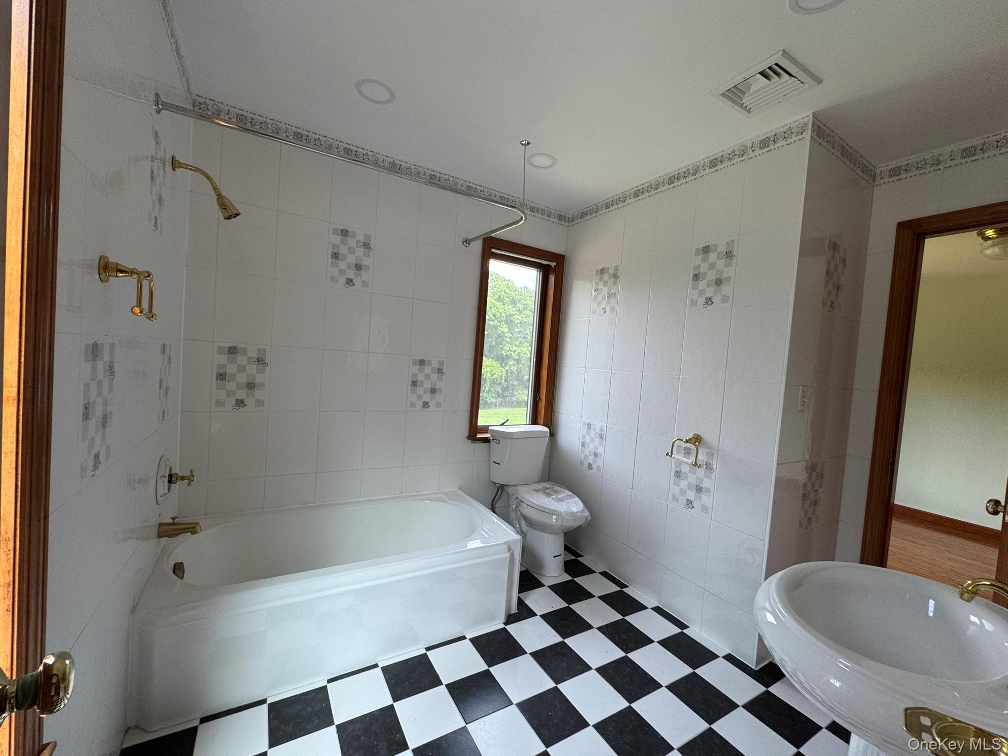 227 Beverly Road Huntington Station, NY 11746 - Photo 32 of 39