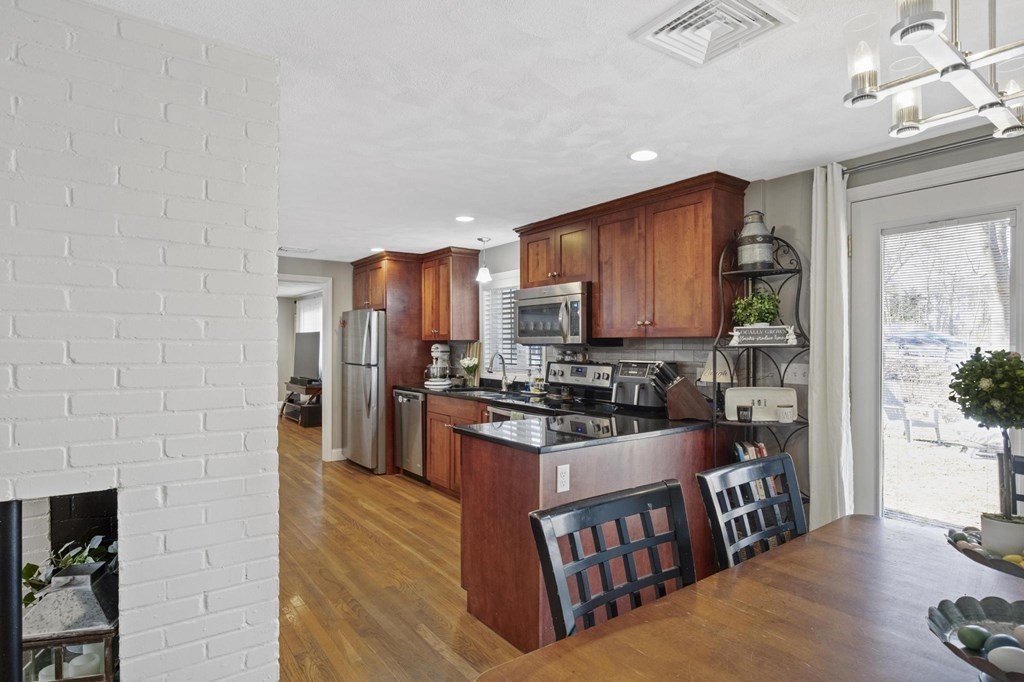 25 Cornell Road Beverly, MA 01915 - Photo 12 of 35 Gallery Image 12
