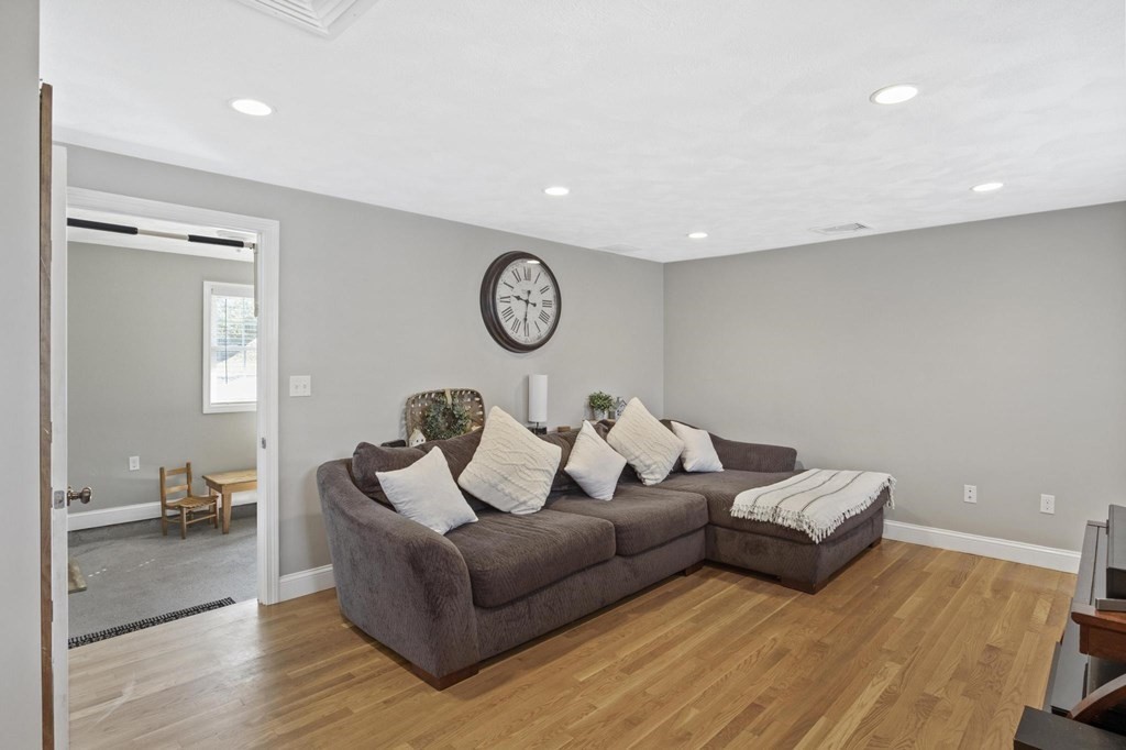 25 Cornell Road Beverly, MA 01915 - Photo 3 of 35 Gallery Image 3