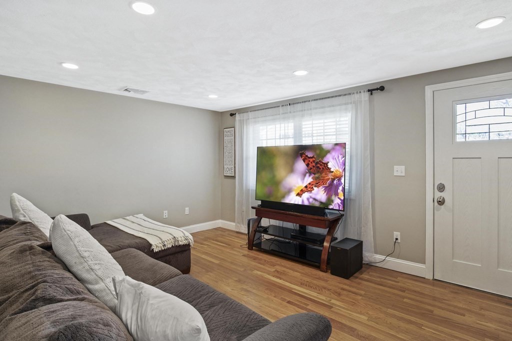 25 Cornell Road Beverly, MA 01915 - Photo 4 of 35 Gallery Image 4