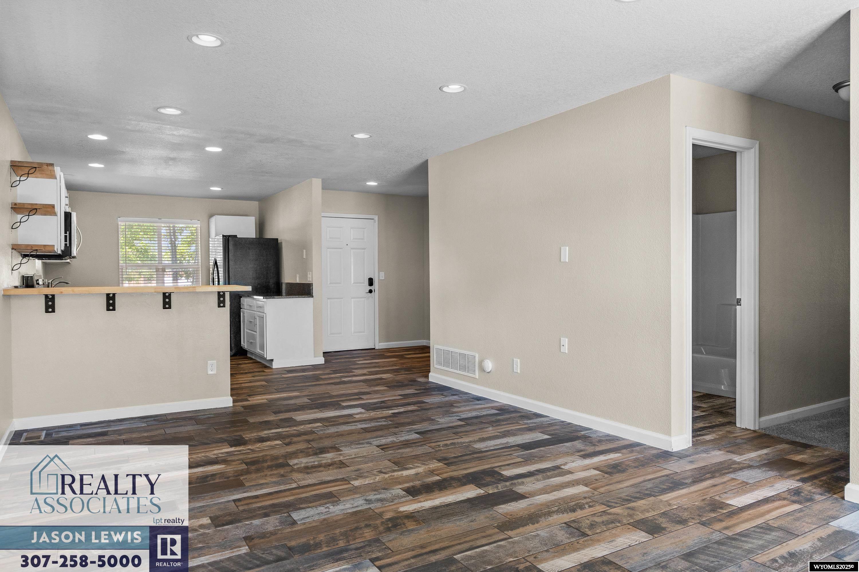 3075 Cold Springs Road Casper, WY 82604 - Photo 4 of 29