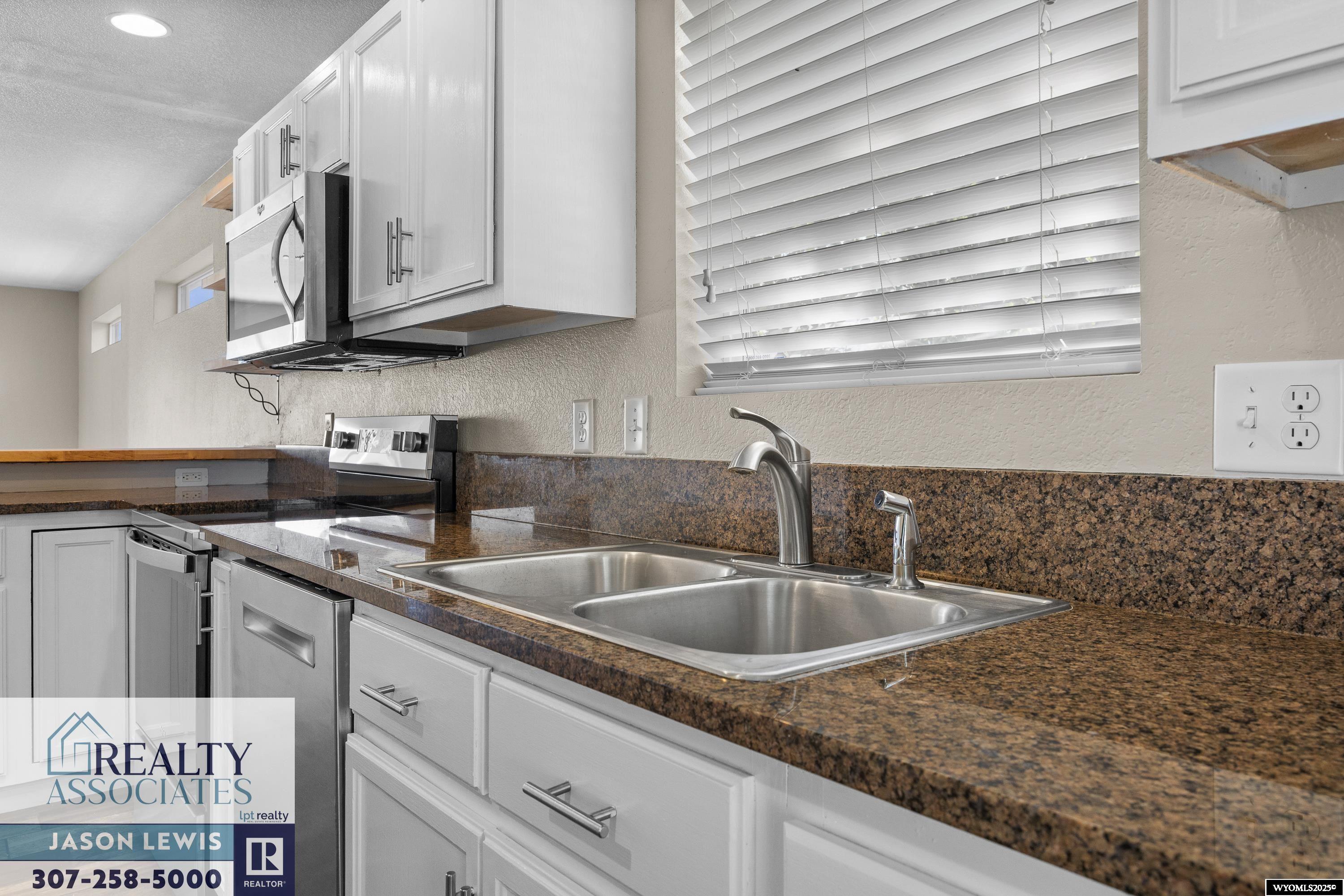 3075 Cold Springs Road Casper, WY 82604 - Photo 7 of 29