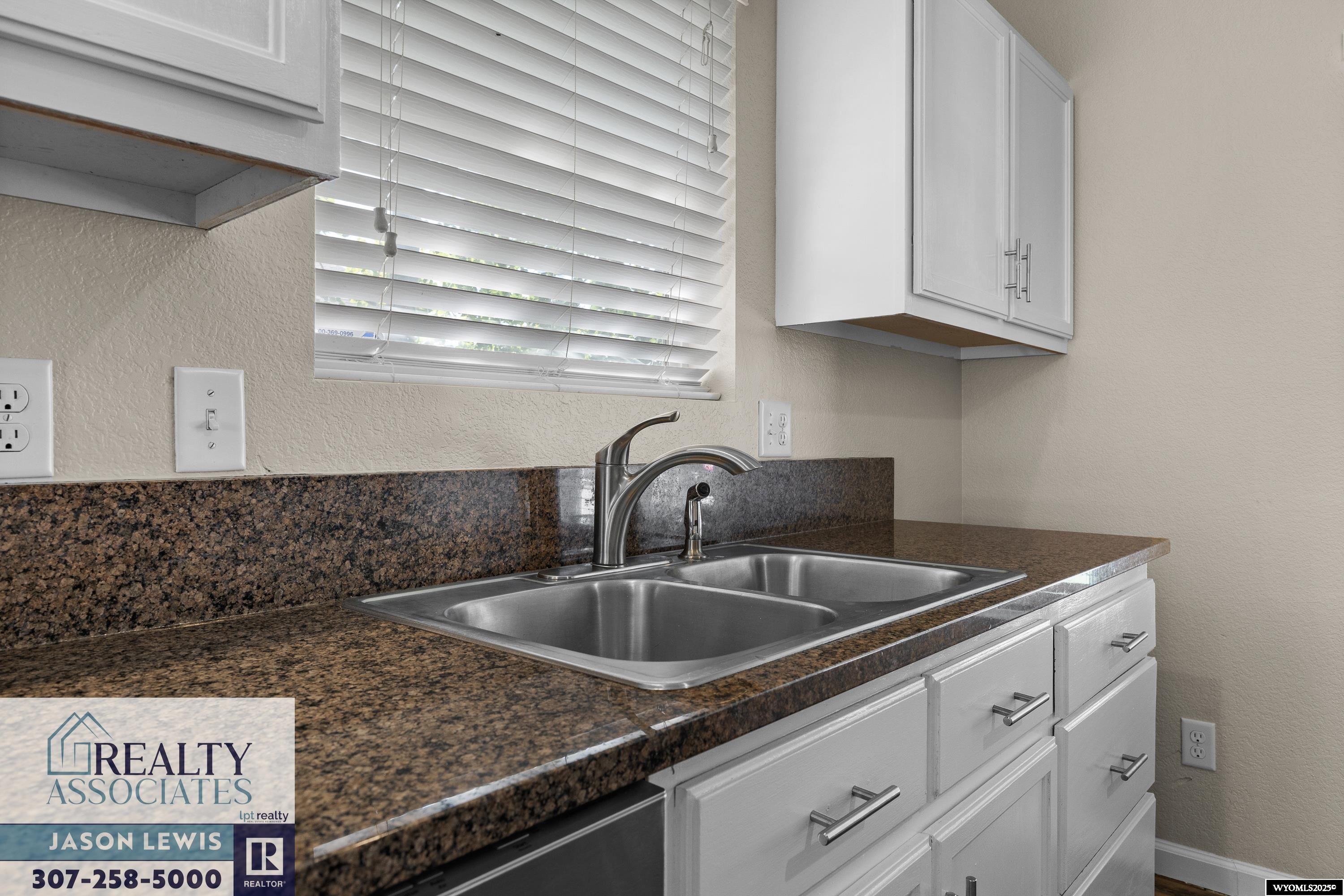 3075 Cold Springs Road Casper, WY 82604 - Photo 10 of 29