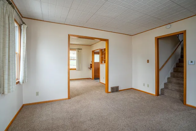 a view of a big room with closet and windows