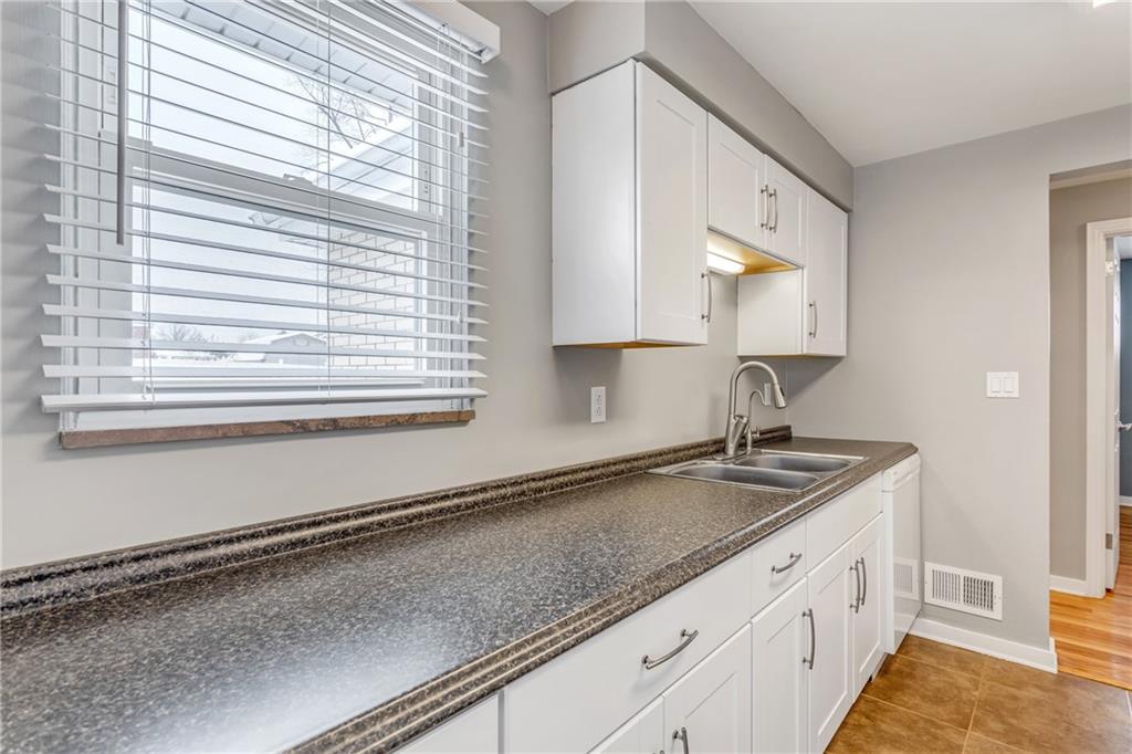 834 Rosalind Road Pittsburgh, PA 15237 - Photo 8 of 24 Gallery Image 8