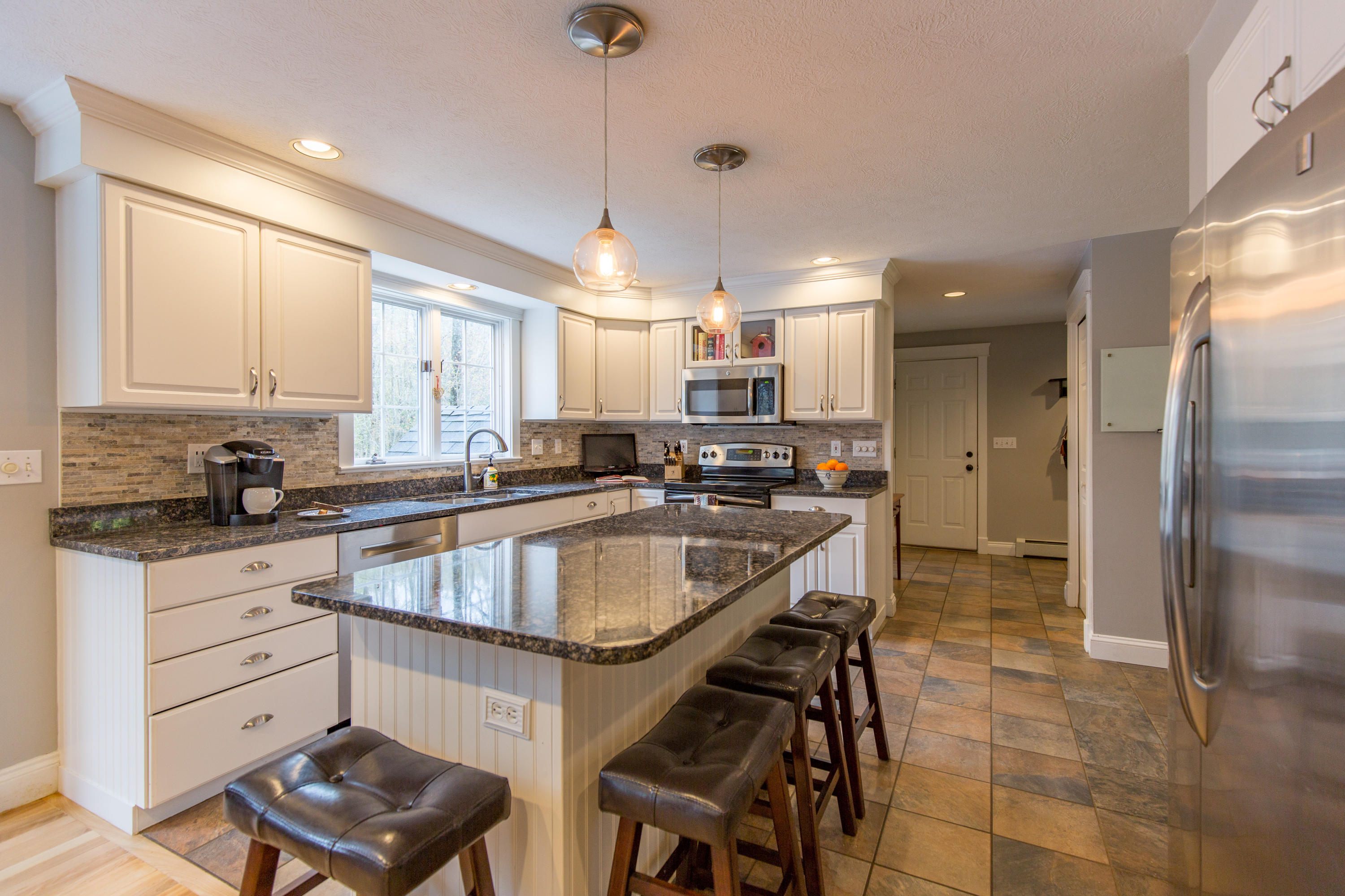 25 Schooner Road Scarborough, ME 04074 - Photo 5 of 51 Large Kitchen Island