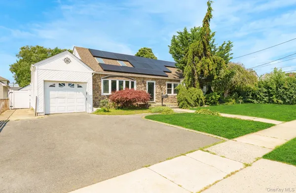 $668,999 | 3411 Austin Avenue, Wantagh, NY 11793
