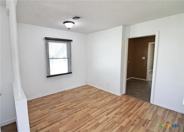 $199,900 | 1001 East Main Street, Little River-Academy, TX 76554