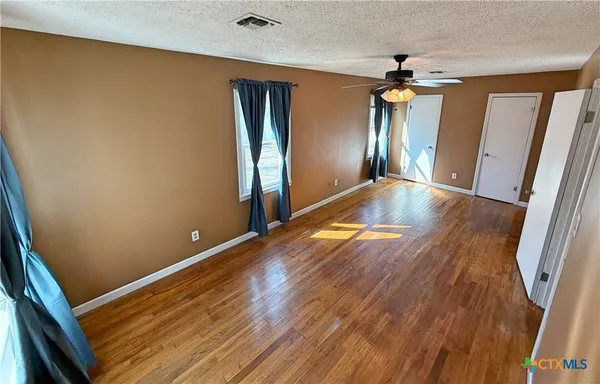 $199,900 | 1001 East Main Street, Little River-Academy, TX 76554