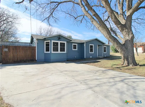 $199,900 | 1001 East Main Street, Little River-Academy, TX 76554