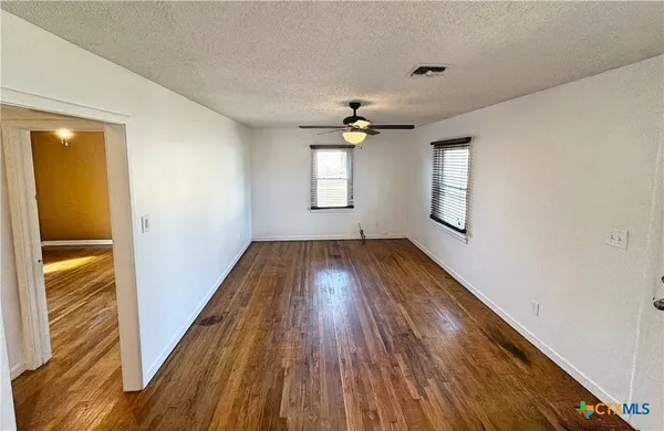 $199,900 | 1001 East Main Street, Little River-Academy, TX 76554