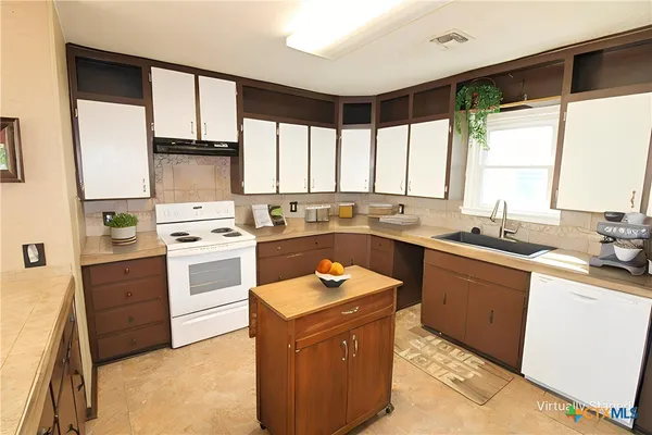 $199,900 | 1001 East Main Street, Little River-Academy, TX 76554