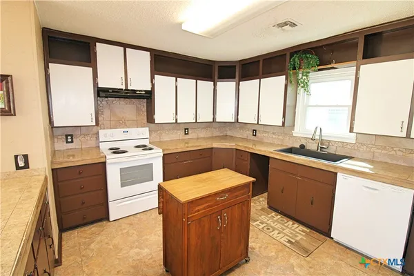 $199,900 | 1001 East Main Street, Little River-Academy, TX 76554