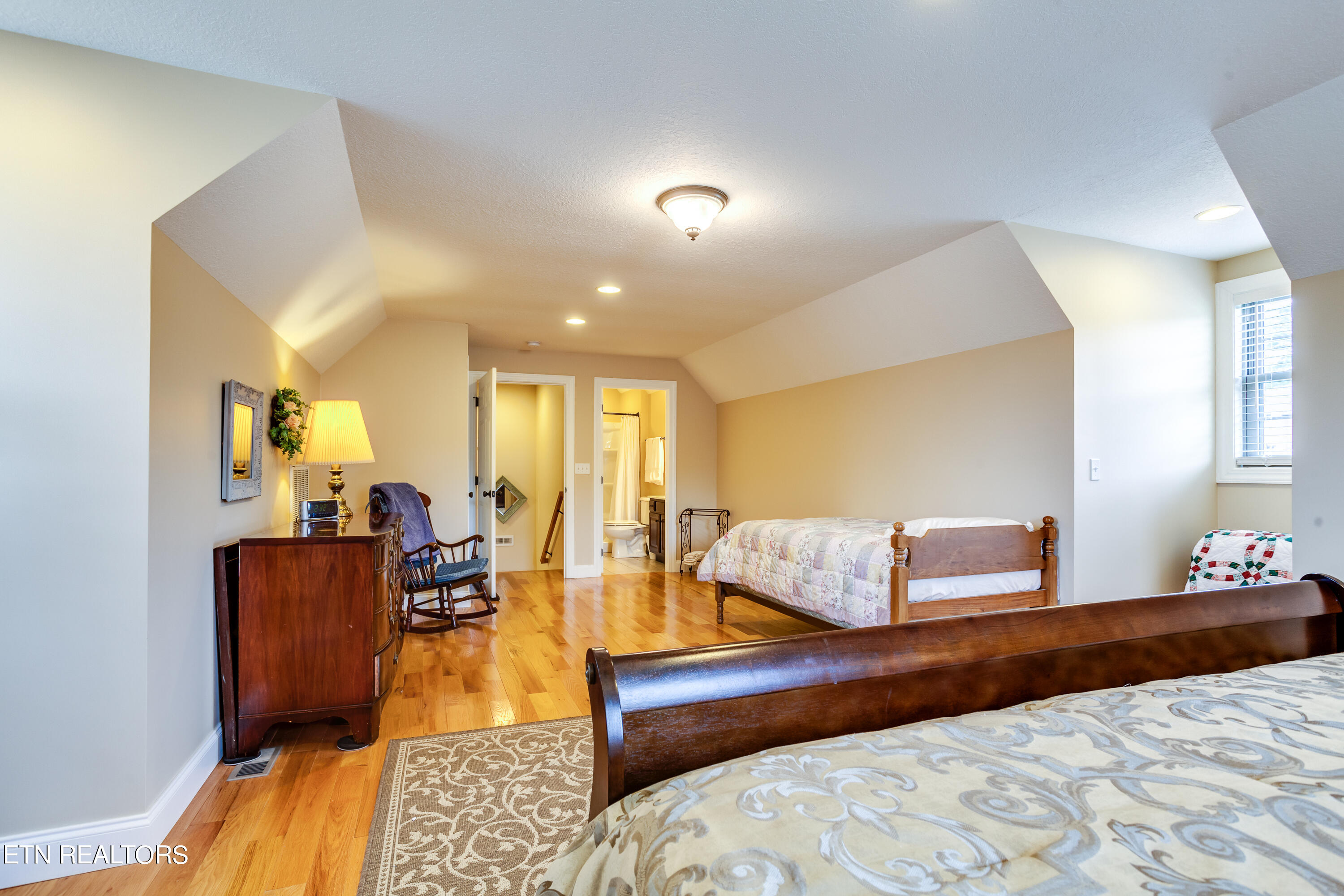 135 Deevel Boulevard Harrogate, TN 37752 - Photo 13 of 36 Guest room upstairs