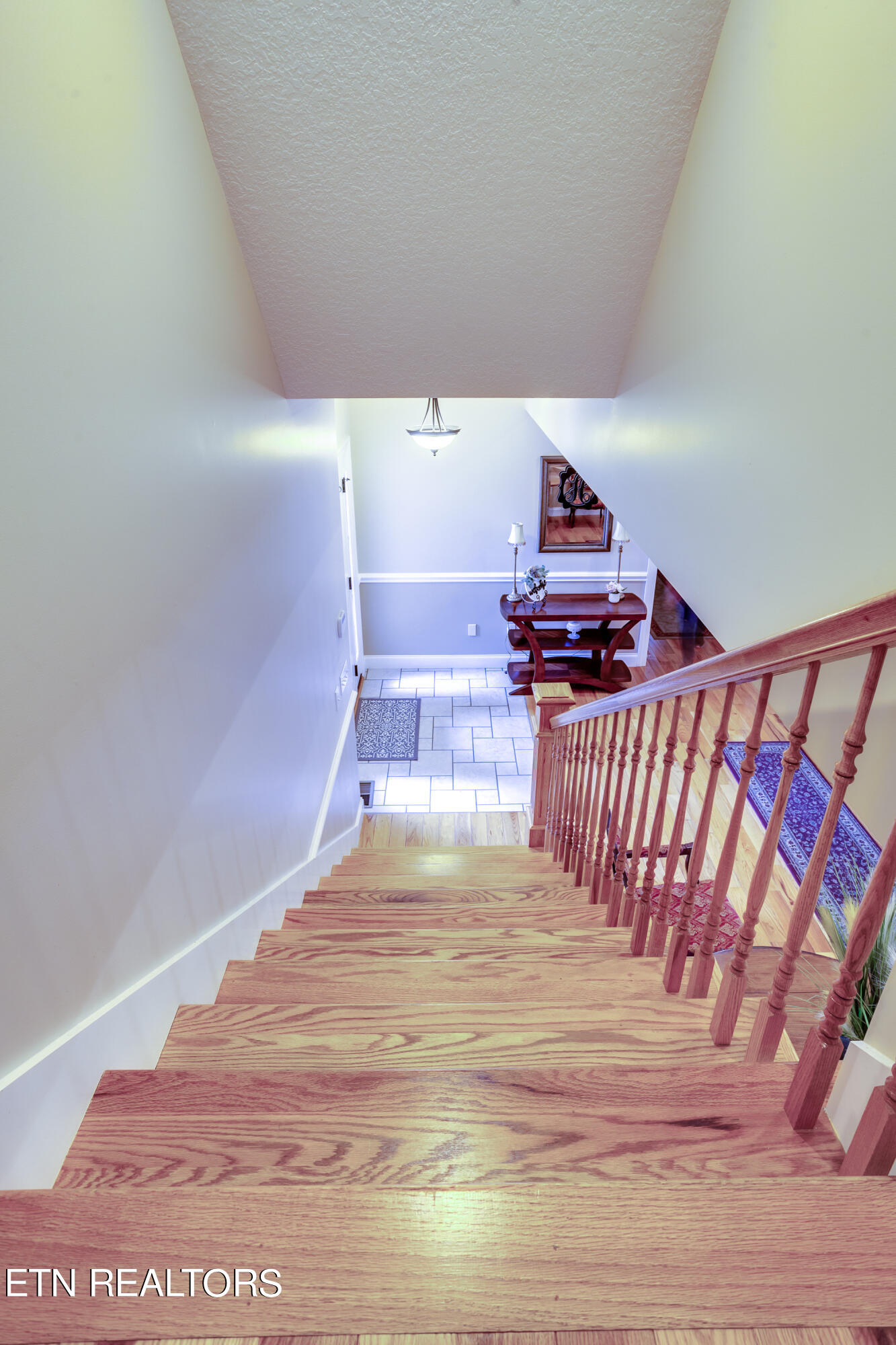 135 Deevel Boulevard Harrogate, TN 37752 - Photo 16 of 36 Steps leading to the guest room