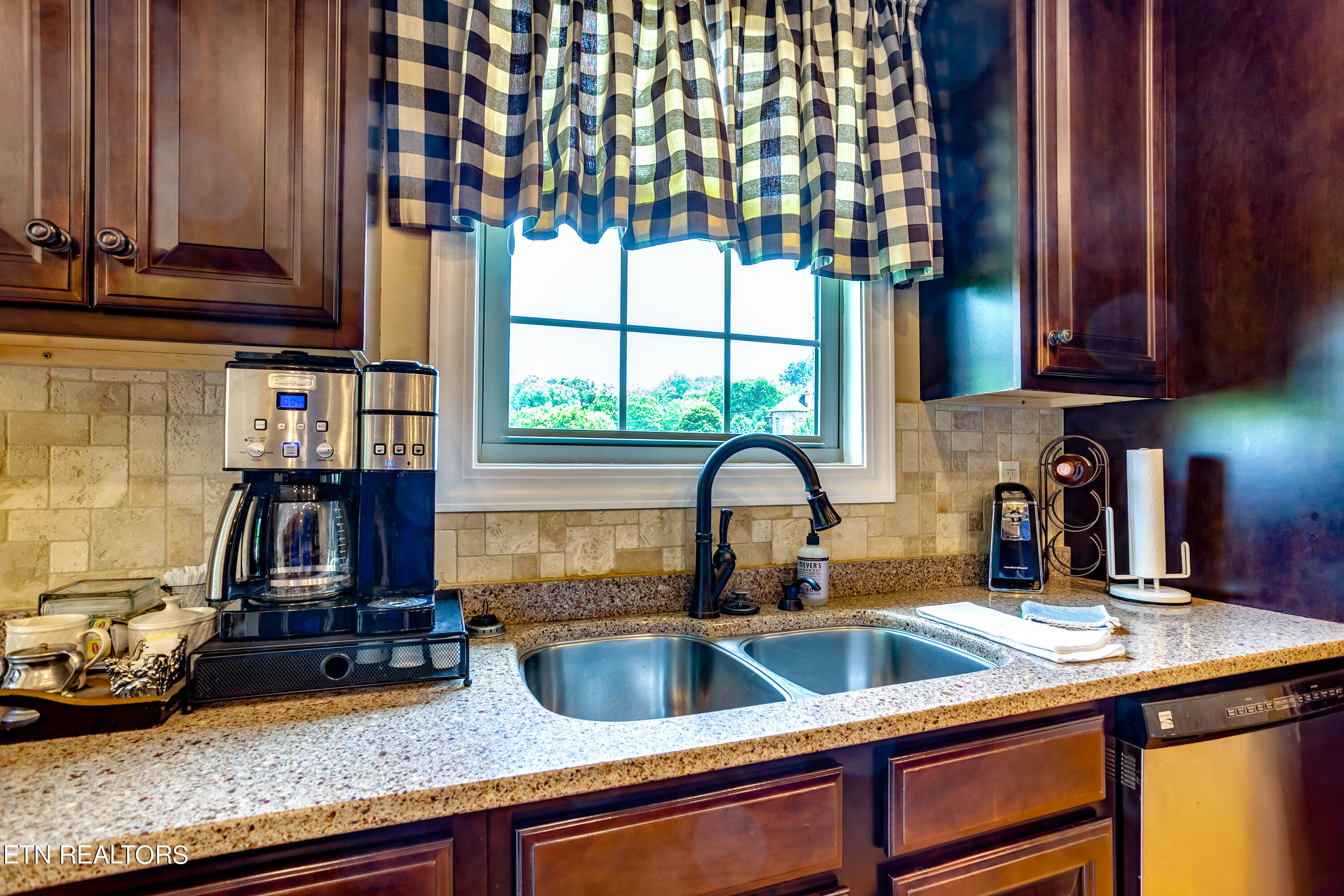 135 Deevel Boulevard Harrogate, TN 37752 - Photo 31 of 36 012230522-1-135DEEVELBLVDHARROGATETN-SMA