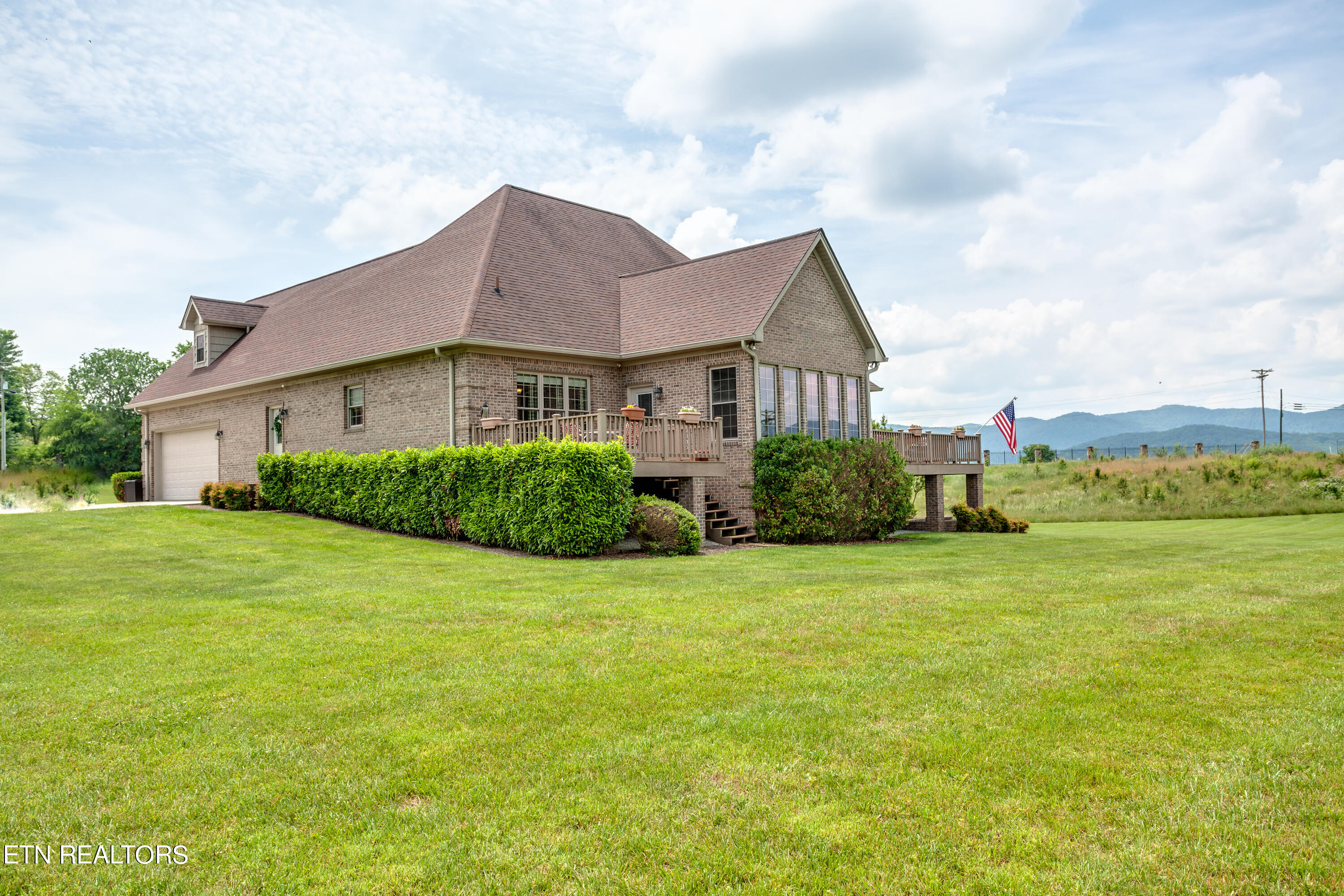 135 Deevel Boulevard Harrogate, TN 37752 - Photo 4 of 36 Level yard with 3 lots