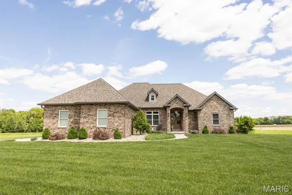 $775,000 | 409 Willow Bend Lane, O'Fallon, IL 62269