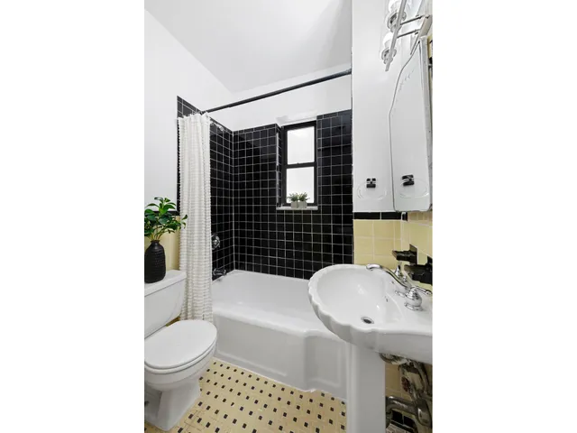 $1,595,000 | 407 Central Park West, Unit PH7B | Upper West Side