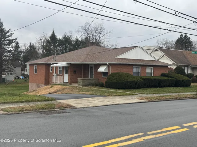 a view of a yard in front of a house