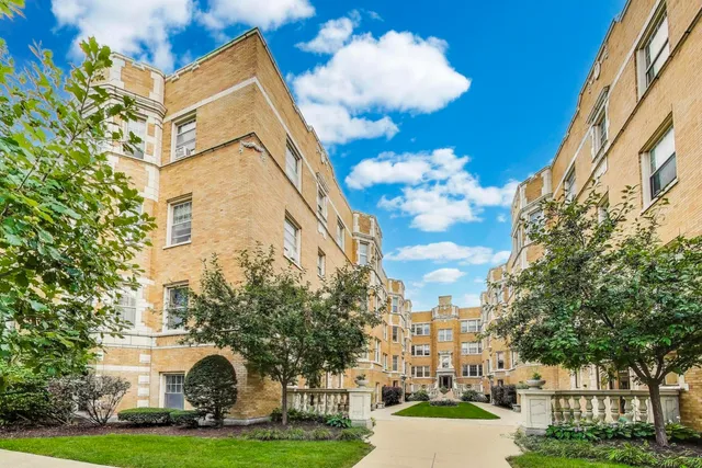 $173,500 | 243 Washington Boulevard, Unit 3A, Oak Park, IL 60302