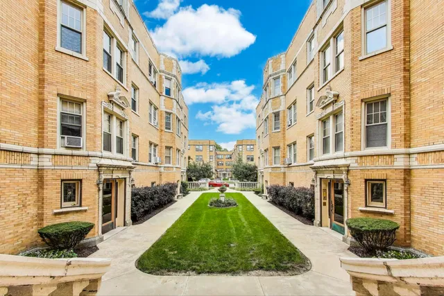 $173,500 | 243 Washington Boulevard, Unit 3A, Oak Park, IL 60302