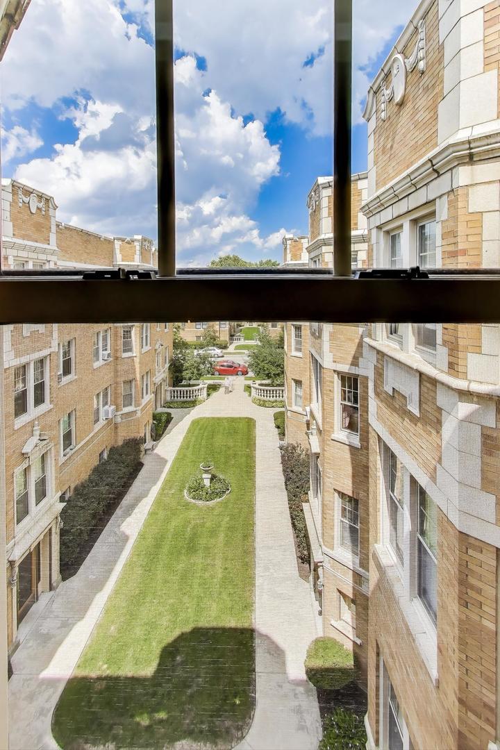 243 Washington Boulevard, Unit 3A Oak Park, IL 60302 - Photo 9 of 21 a view of swimming pool with an outdoor seating