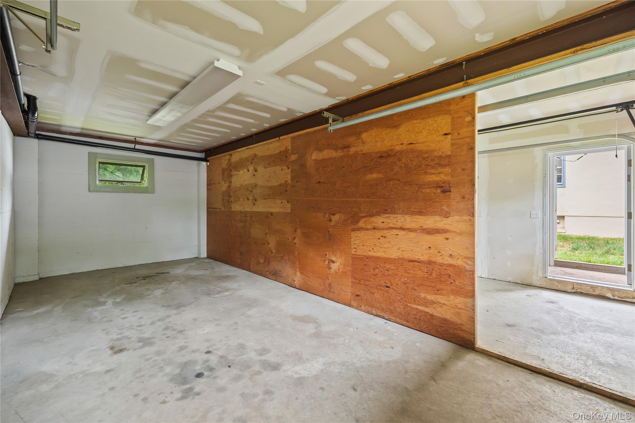 281-283 Old Haverstraw Road Congers, NY 10920 - Photo 24 of 41 an empty room with windows