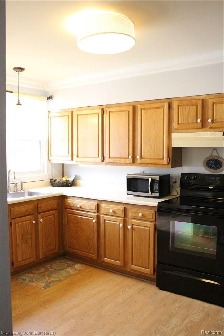 47432 Roland Street Utica, MI 48317 - Photo 2 of 19 IMG_6330.JPG