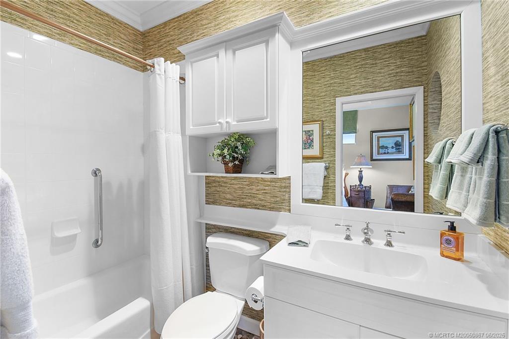 2109 Southeast Talbot Place Stuart, FL 34997 - Photo 22 of 59 Second bath with shower/tub
